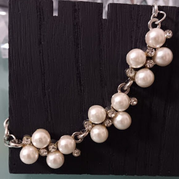 DESIGNER Vintage Silver White Pearl Clear Crystal Cluster Chain Bracelet - Picture 4 of 6